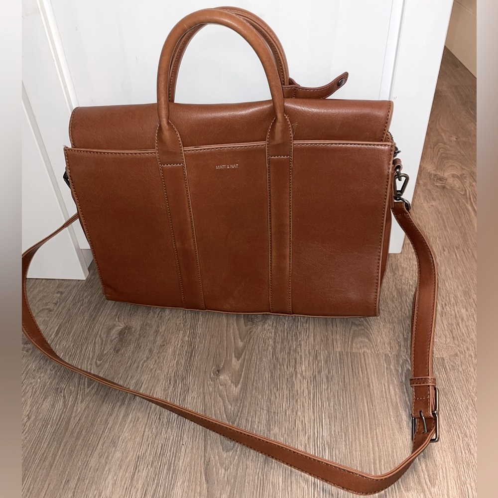 Matt & Nat laptop messenger bag. Vegan leather. Large size
